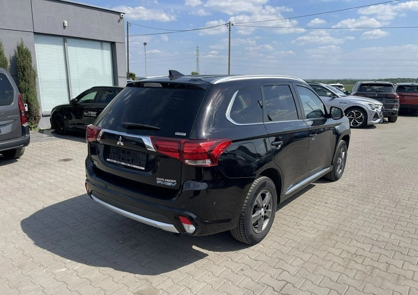 Mitsubishi Outlander cena 49900 przebieg: 128800, rok produkcji 2019 z Ostrów Wielkopolski małe 106